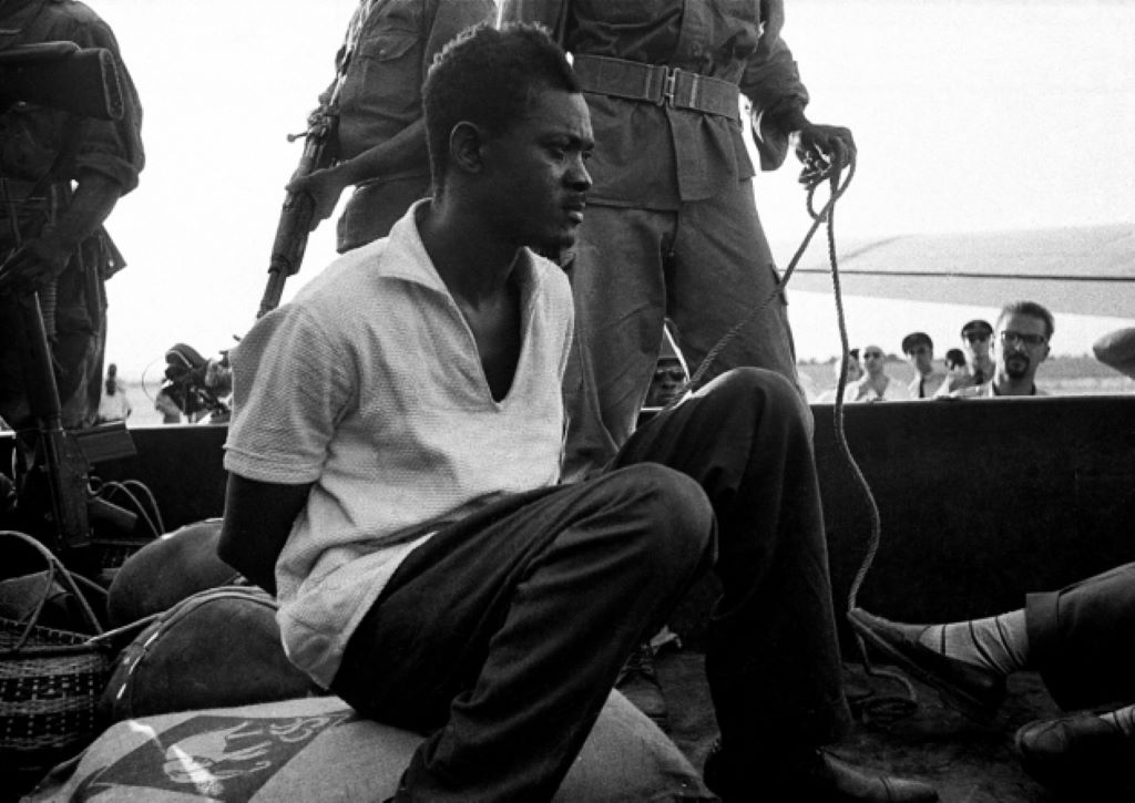Lumumba arrêté en décembre 60 est transféré au Katanga en janvier 61.