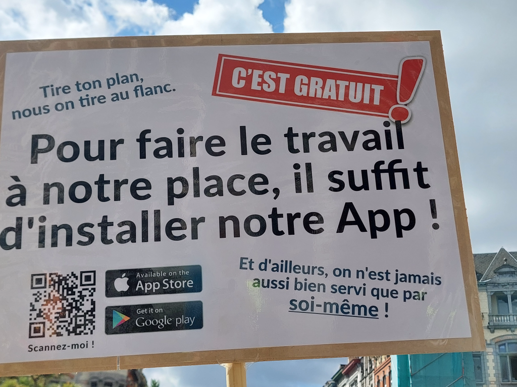 Les usagers des services ont de plus en plus le sentiment de faire le travail à la place de ces services. Et les travailleurs sociaux vivent la même chose.