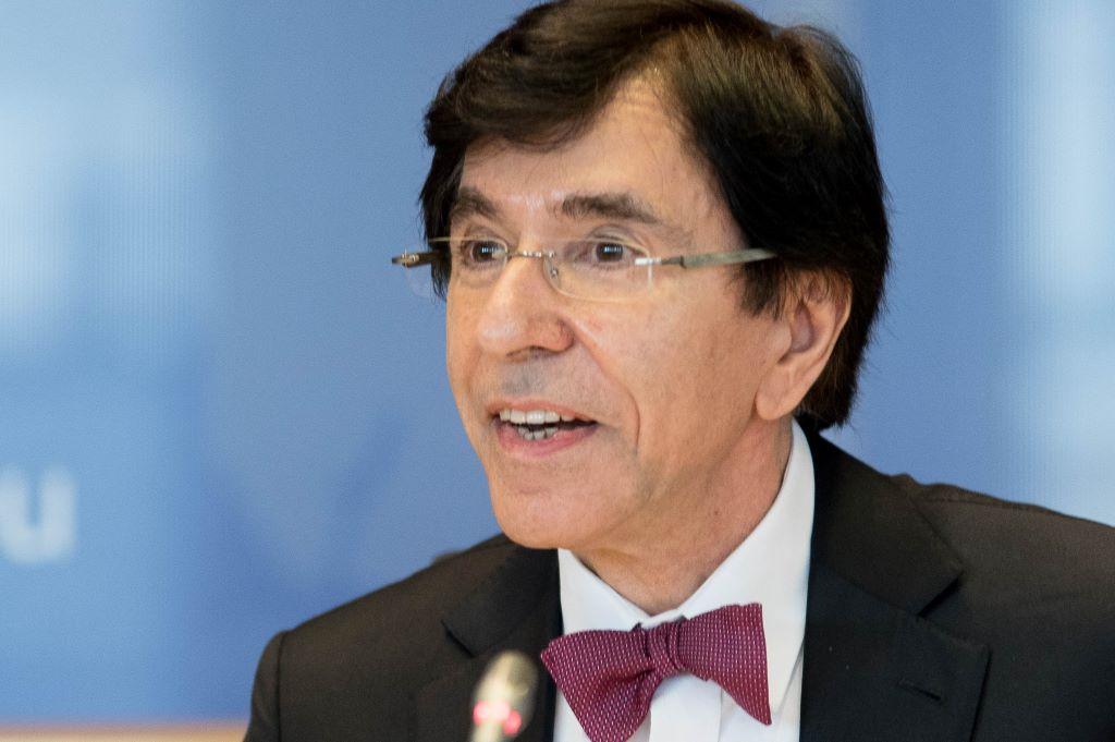 2015 : Elio Di Rupo, Président du PS : "J’ai le cœur qui saigne quand je pense à ces milliers de jeunes qui cherchent mais ne trouvent pas d’emploi et qui vont être exclus. Je n’en dors pas. Le but était de les aider à entrer dans le monde du travail. Et cela ne s’est pas fait." - (c)risinsun cc-by-2.0.