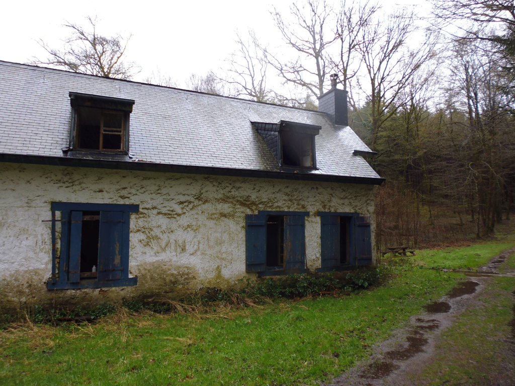 La Baraque Payat, située dans la zone blanche de Tintigny, devrait prochainement être rénovée pour accueillir des personnes électrosensibles. © Valérie-Anne Hugé