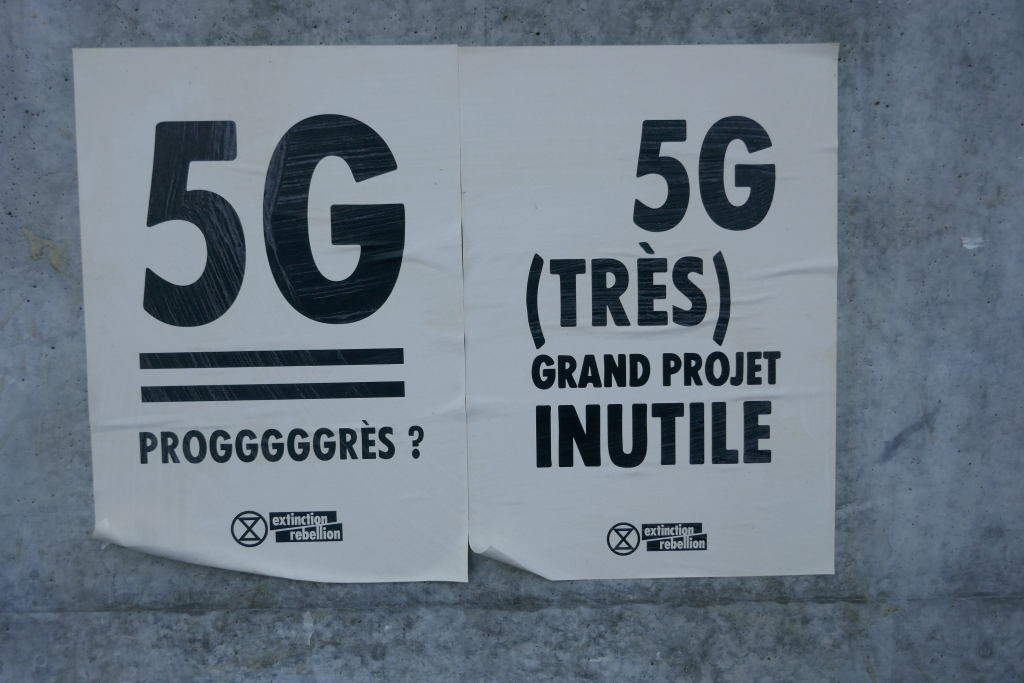 Les oppositions à la fuite en avant technologique se font de plus en plus claires, malgré une prétendue adhésion sans faille au sein de la population, revendiquée par les industriels.