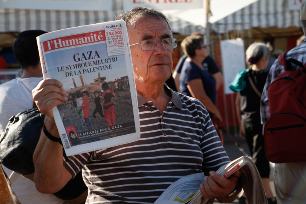 La presse militante au défi de la déontologie journalistique… tout autant que la presse mainstream.