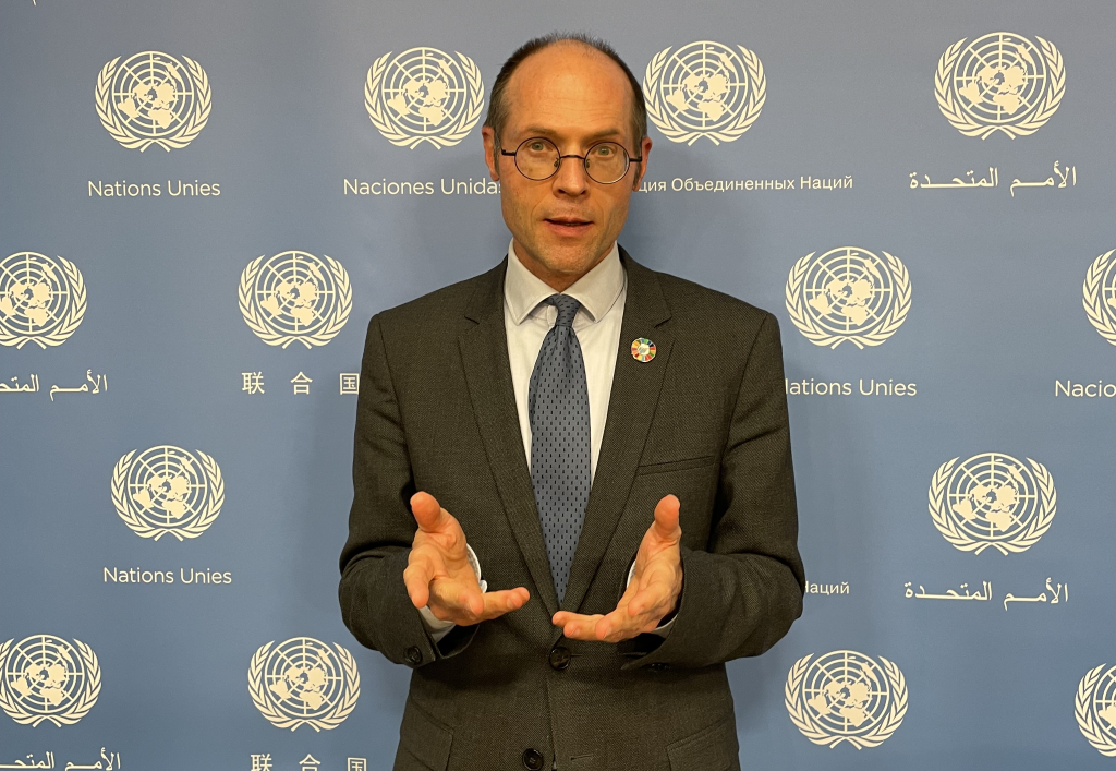 Professeur de droit international à l’Université catholique de Louvain (UCL), Olivier De Schutter est depuis 2020 le Rapporteur spécial sur l’extrême pauvreté auprès de l’Organisation des Nations Unies.